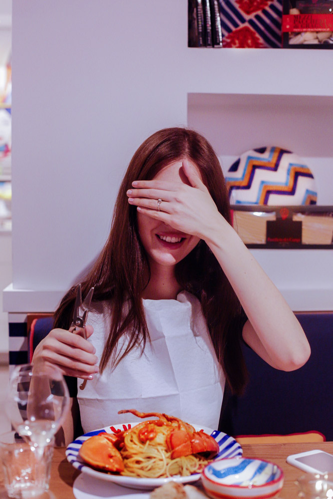 samantha de reviziis eating lobster with spaghetti corallo lobster bar