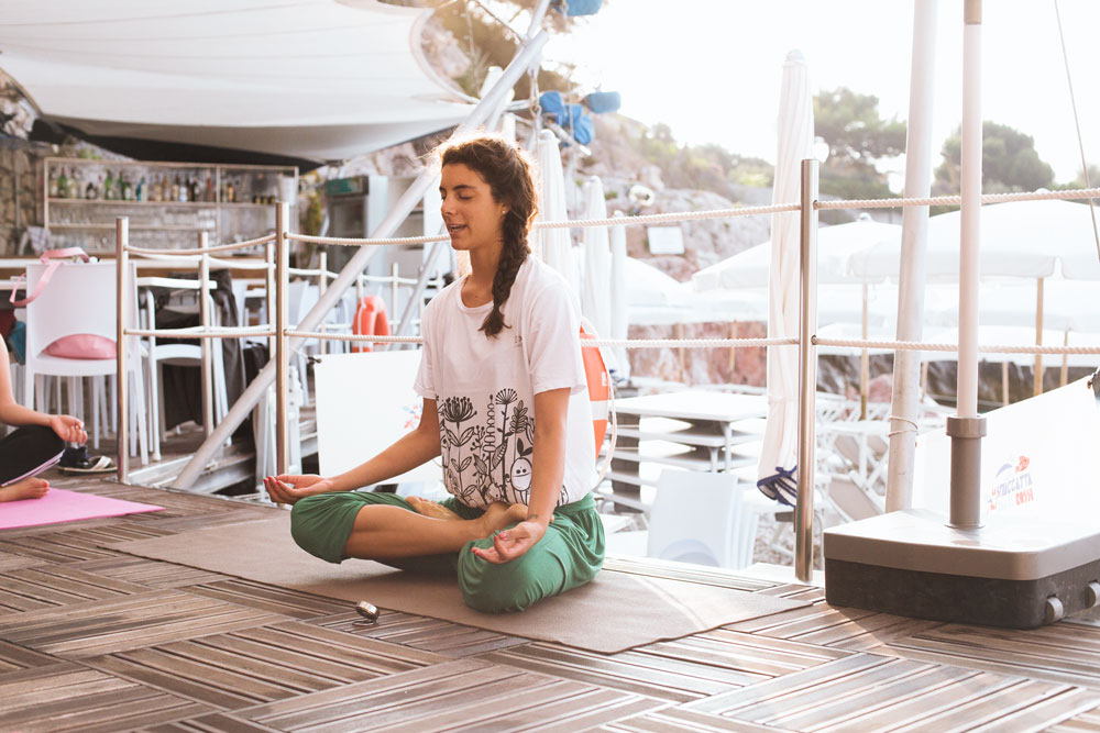 samantha de reviziis yoga