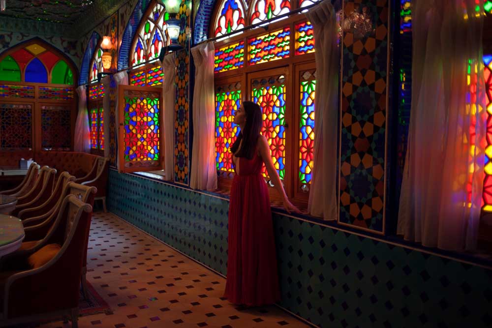 samantha de reviziis al parisa restaurant