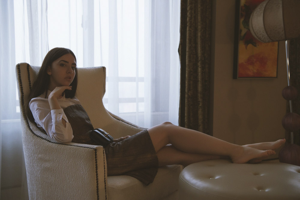 samantha de reviziis influencer prada bag